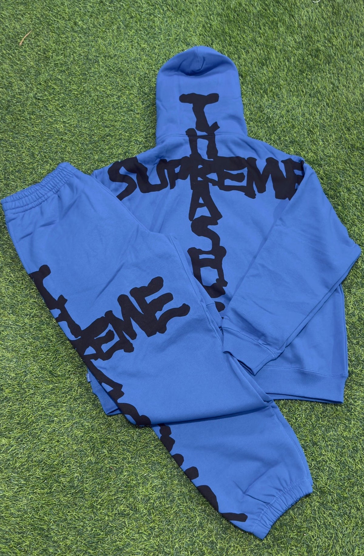 Blue supreme thrasher set